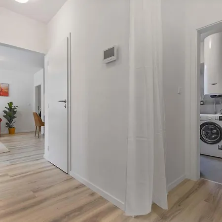 Apartament Be A Neighbour To The President