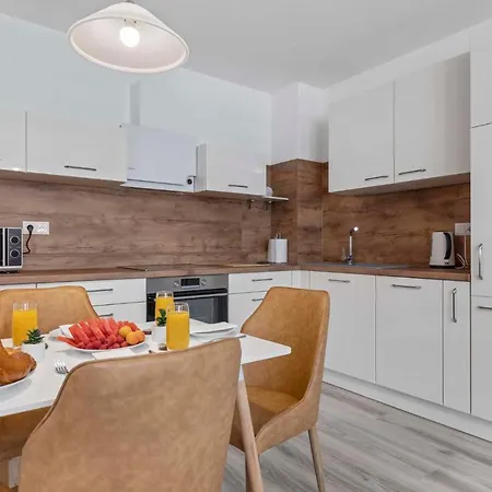 Be A Neighbour To A President Apartment