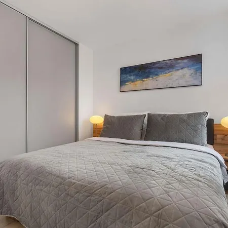 Apartament Be A Neighbour To The President